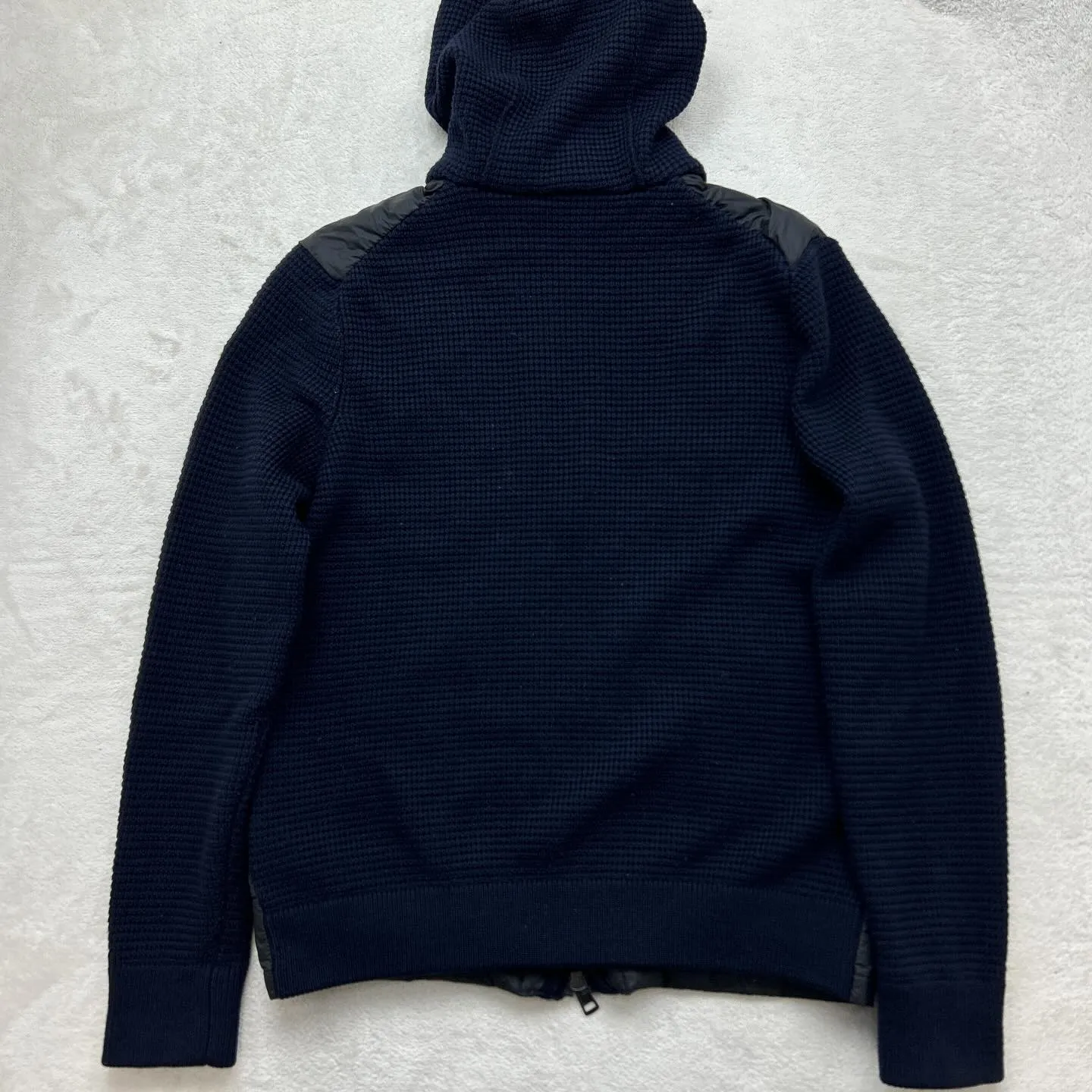 モンクレールのニット切り替えダウン