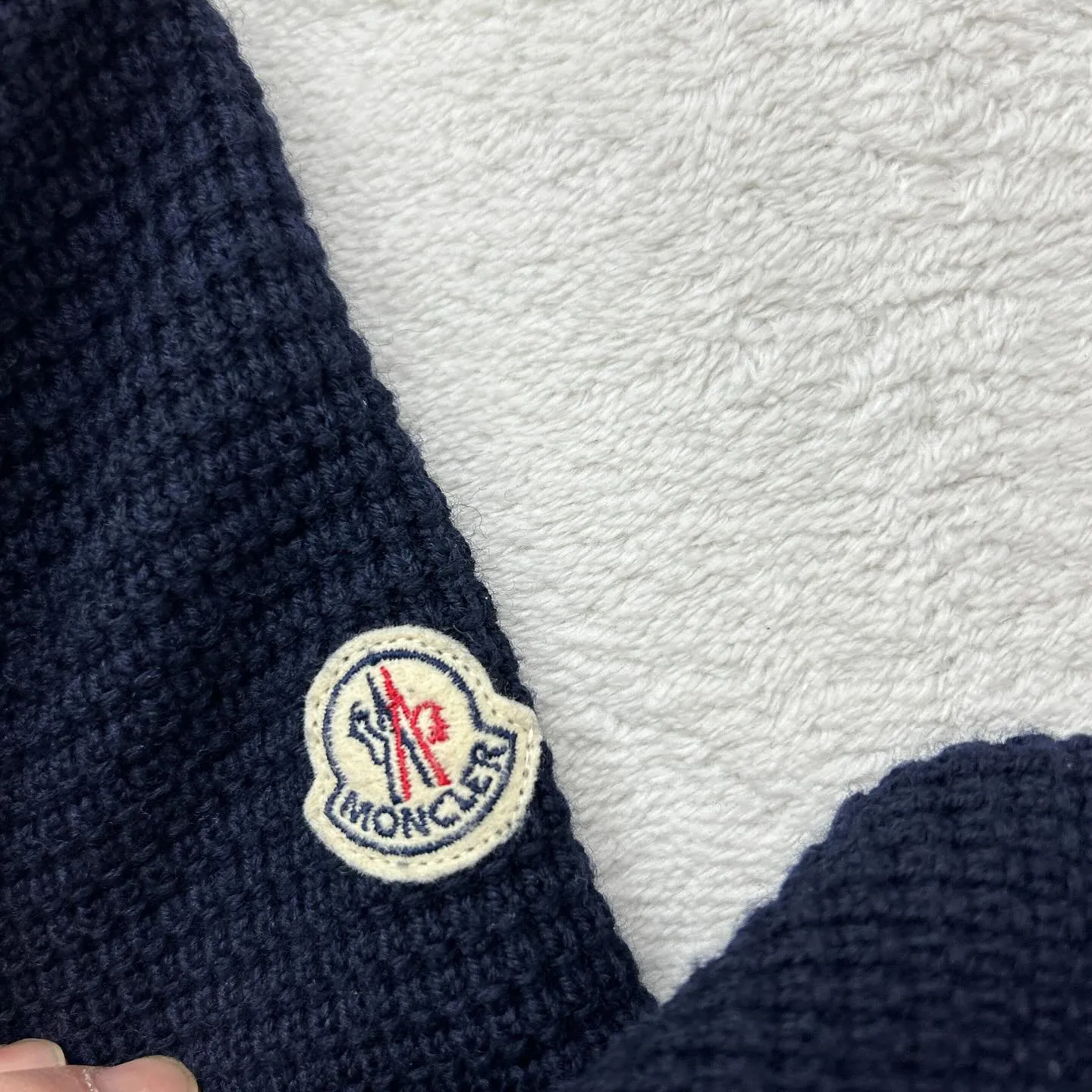 モンクレールのニット切り替えダウン