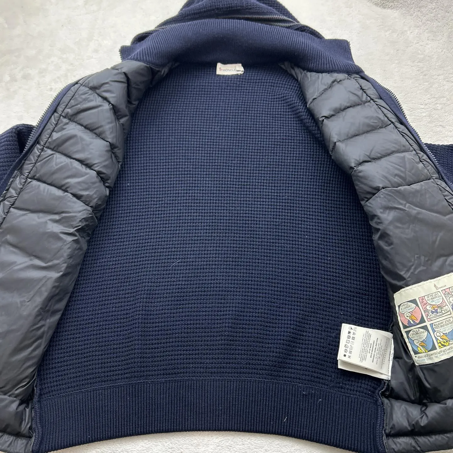 モンクレールのニット切り替えダウン