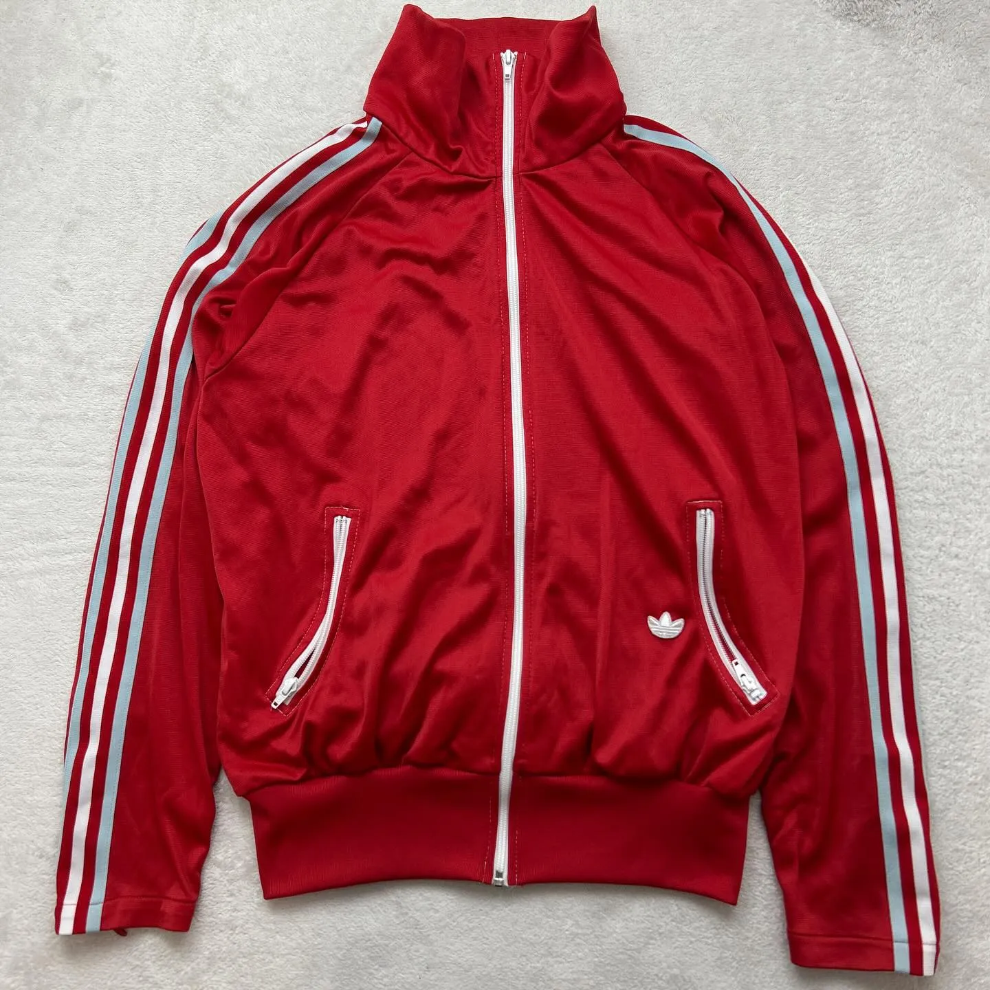 アディダスオリジナルス