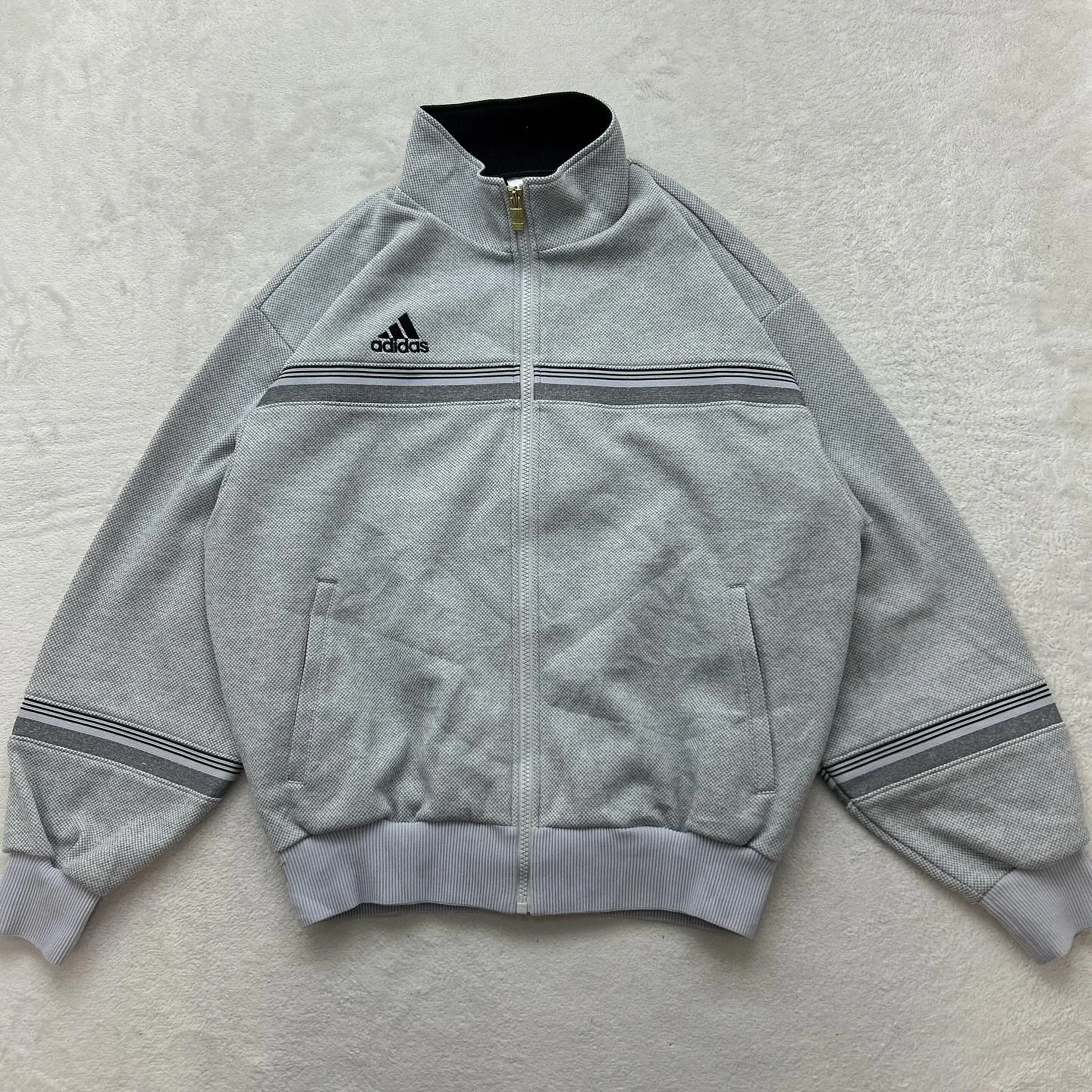 アディダスオリジナルス