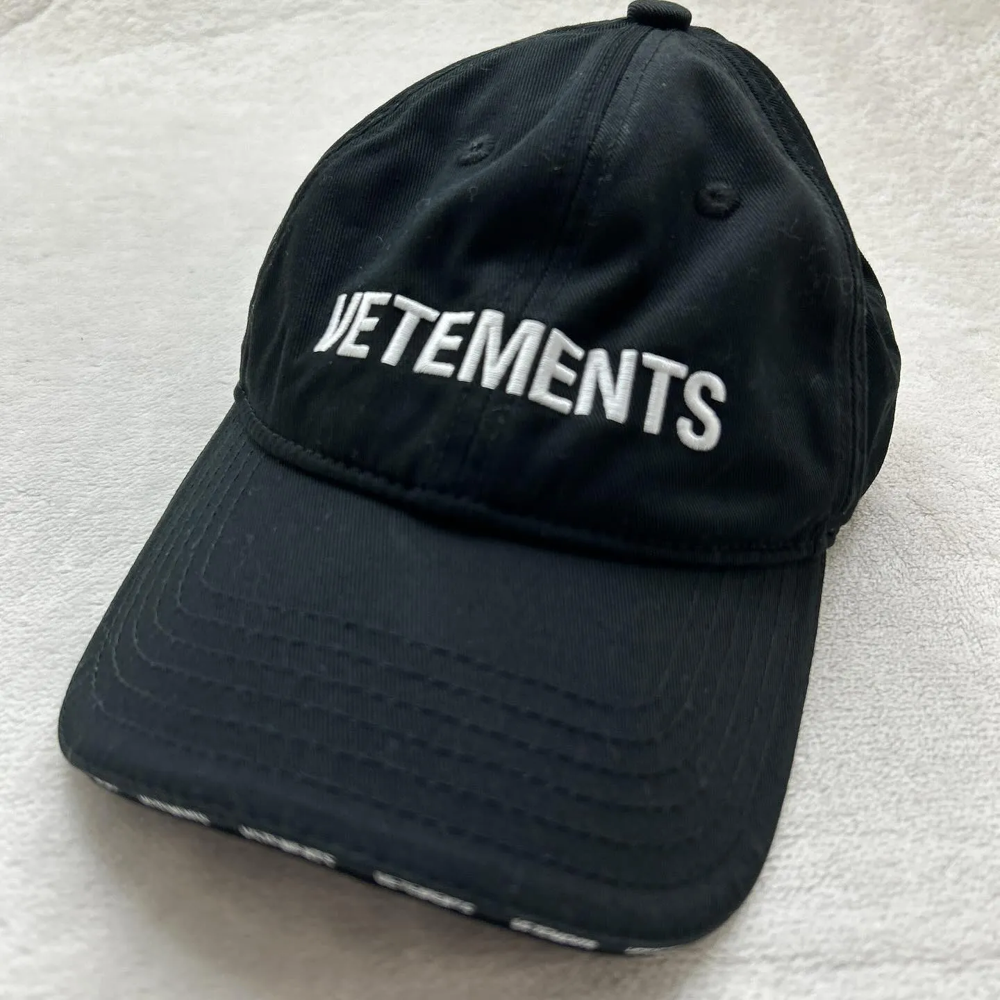 ヴェトモンのキャップ入荷致しました！