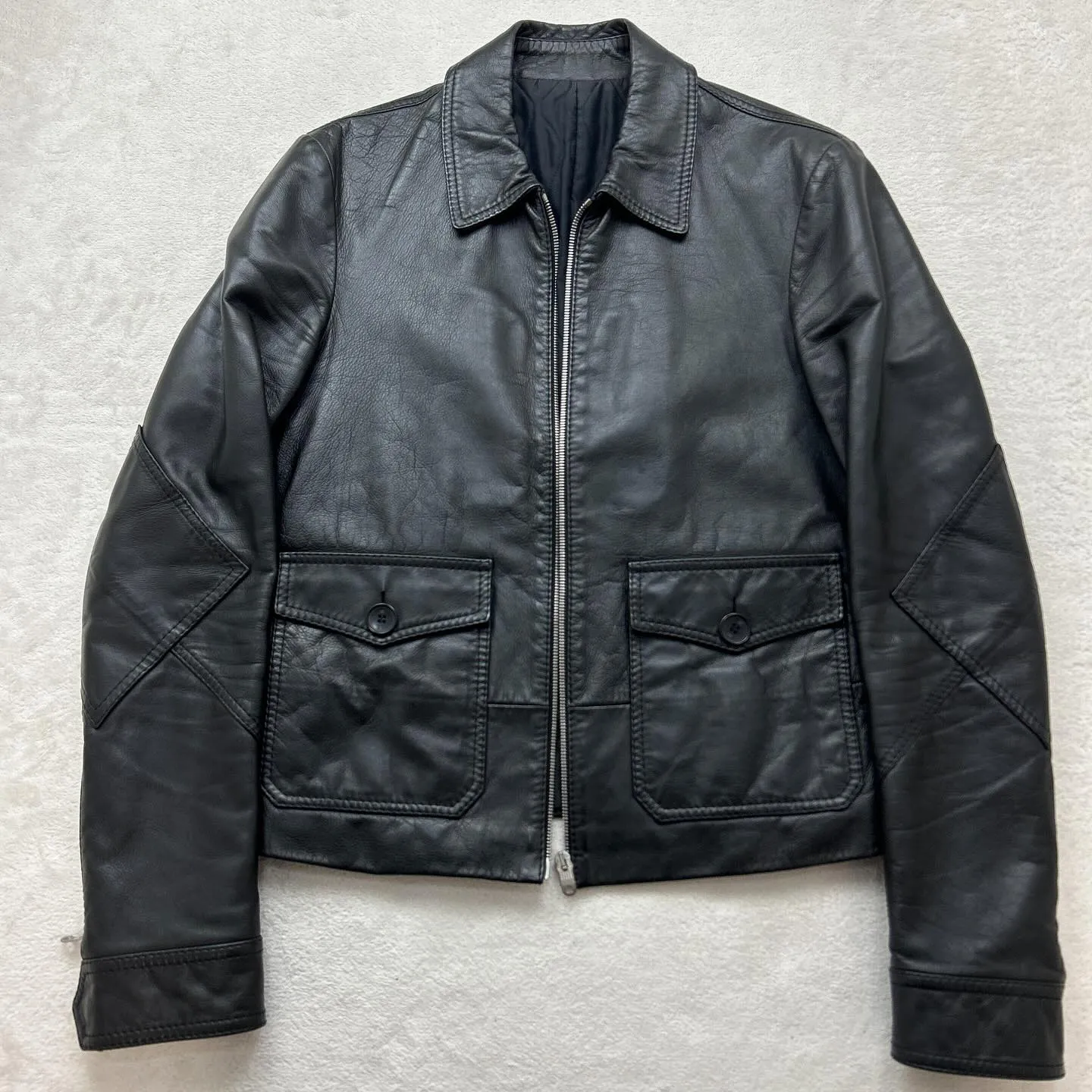 バレンシアガのレザージャケット