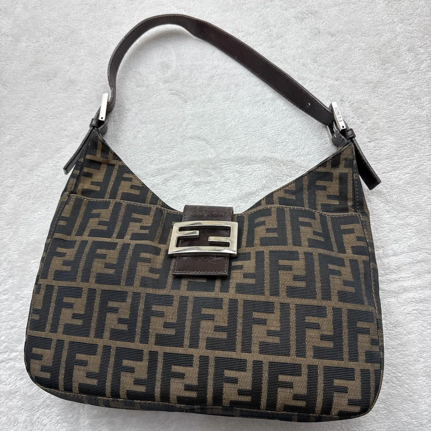 フェンディFENDIのマンマバケット