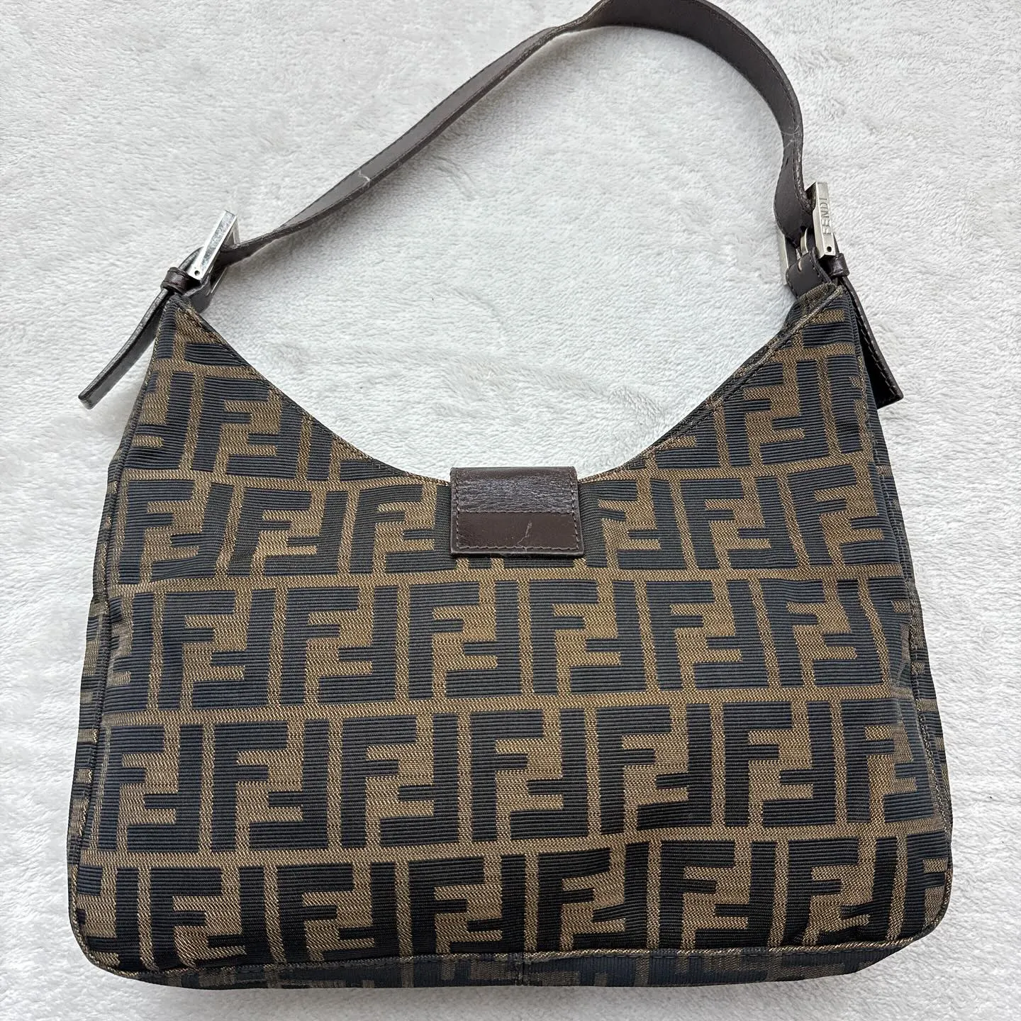 フェンディFENDIのマンマバケット