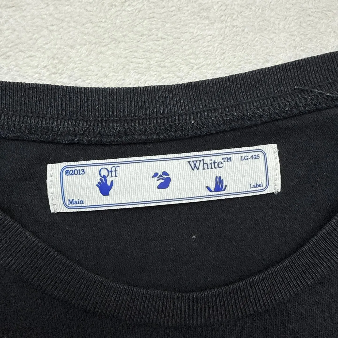 オフホワイト