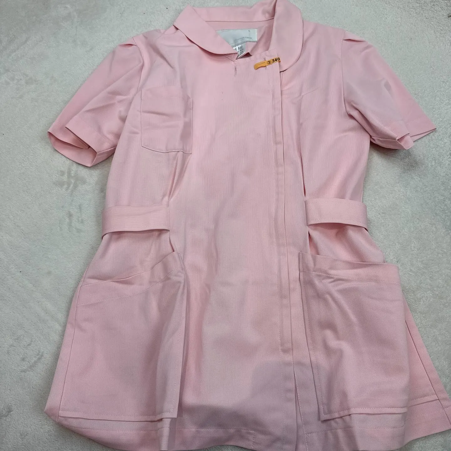 本日、ナース服をたくさんお売り頂きました。