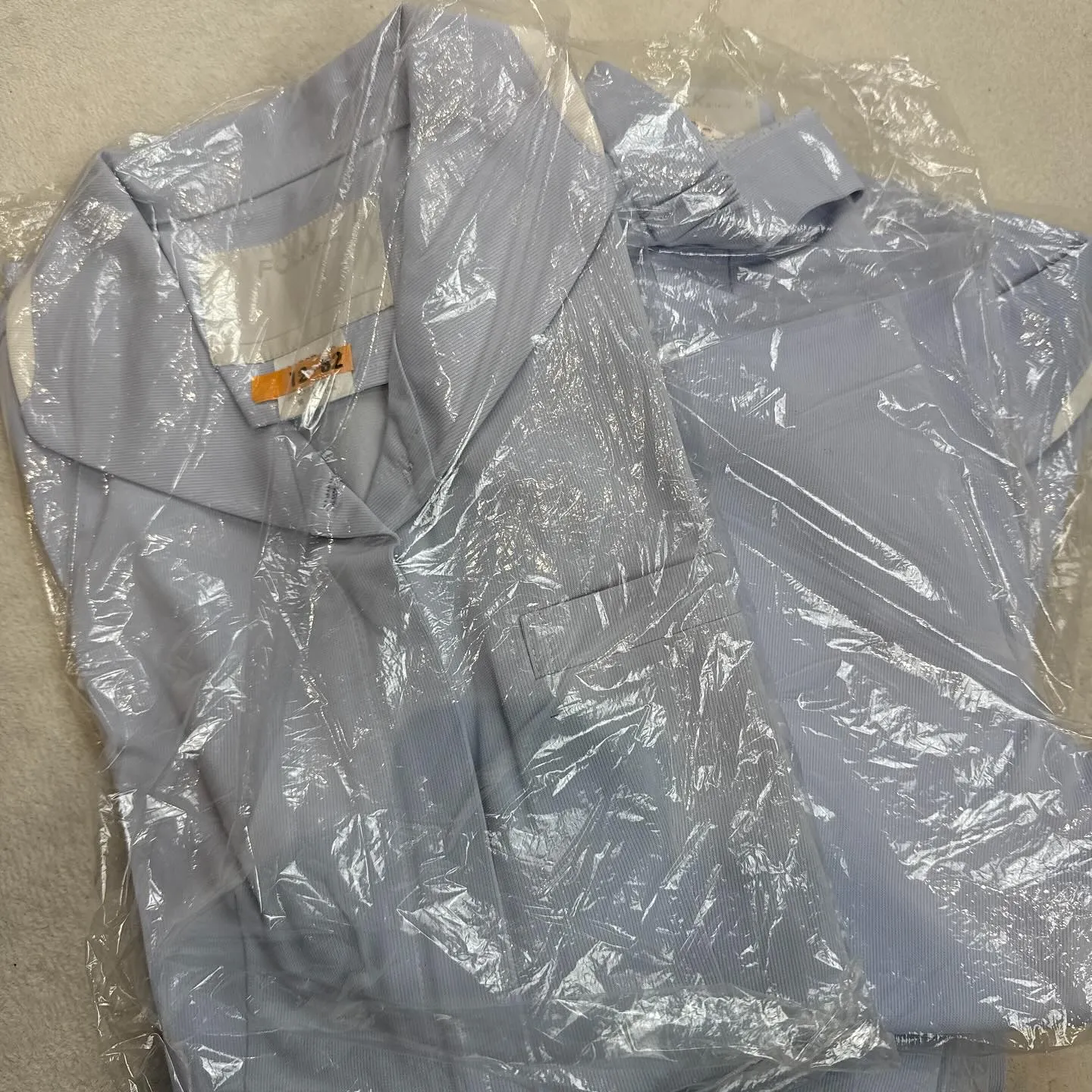 本日、ナース服をたくさんお売り頂きました。