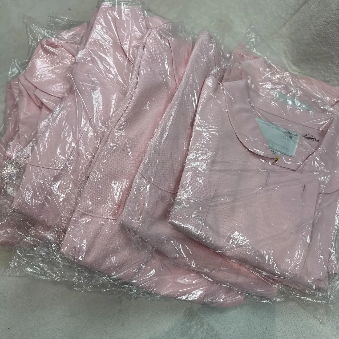 本日、ナース服をたくさんお売り頂きました。