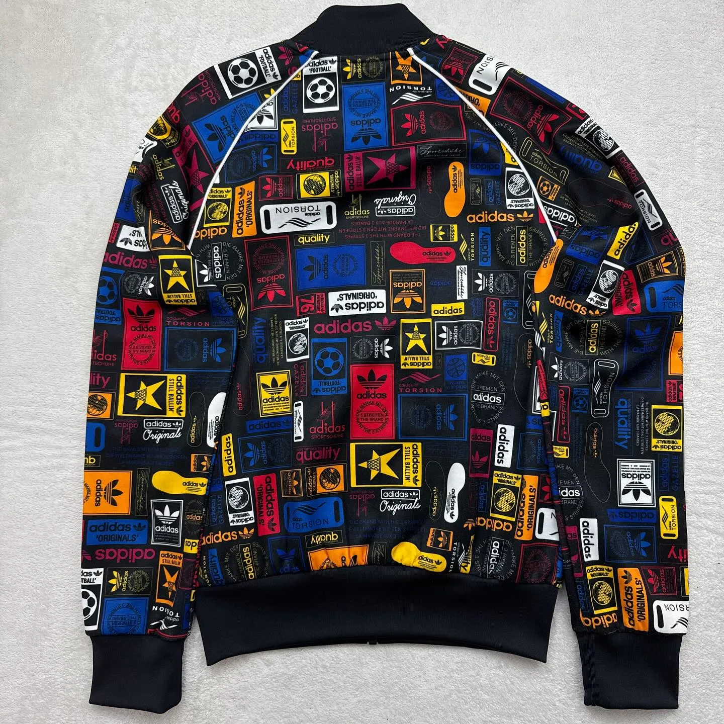 アディダスオリジナルスの