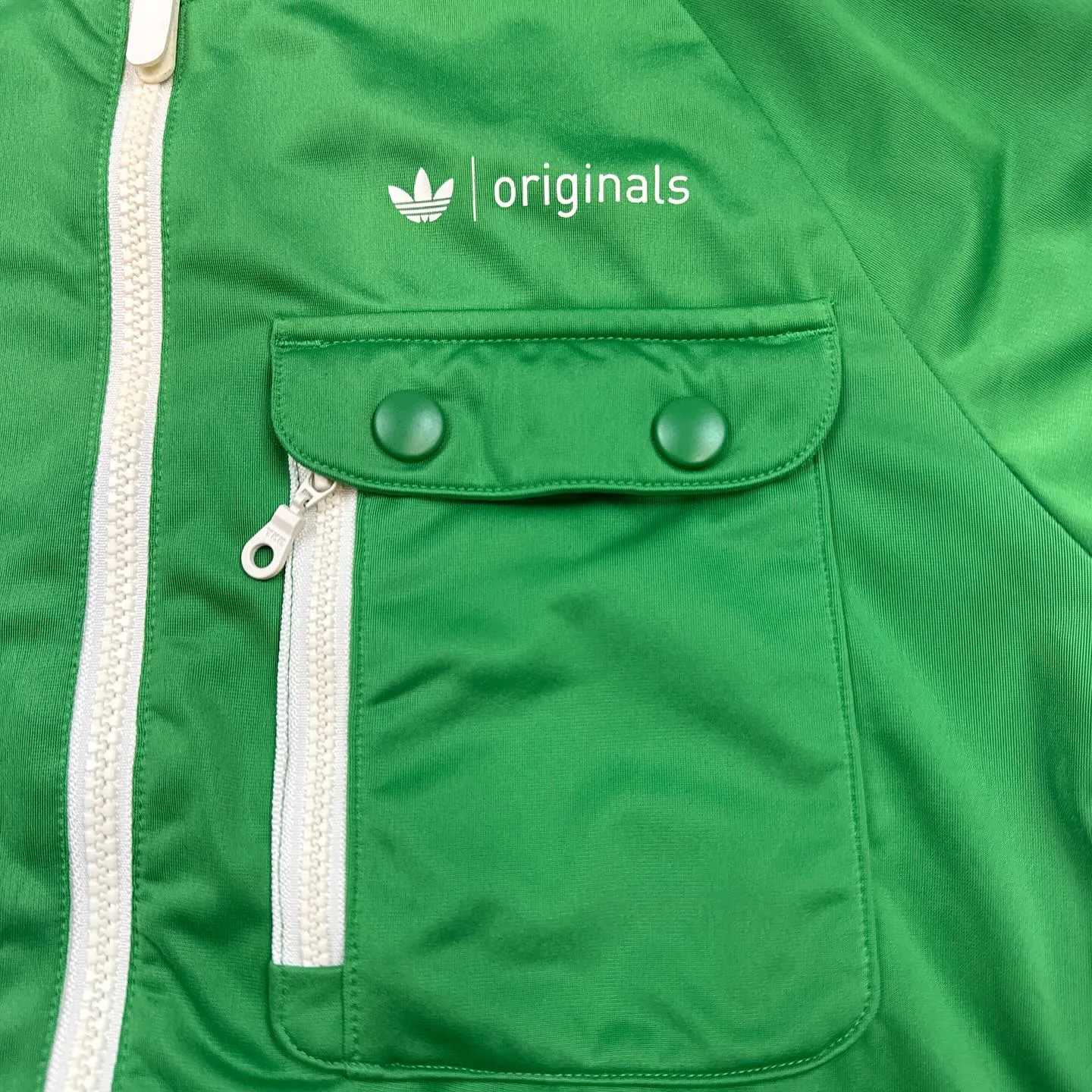 アディダスオリジナルスの