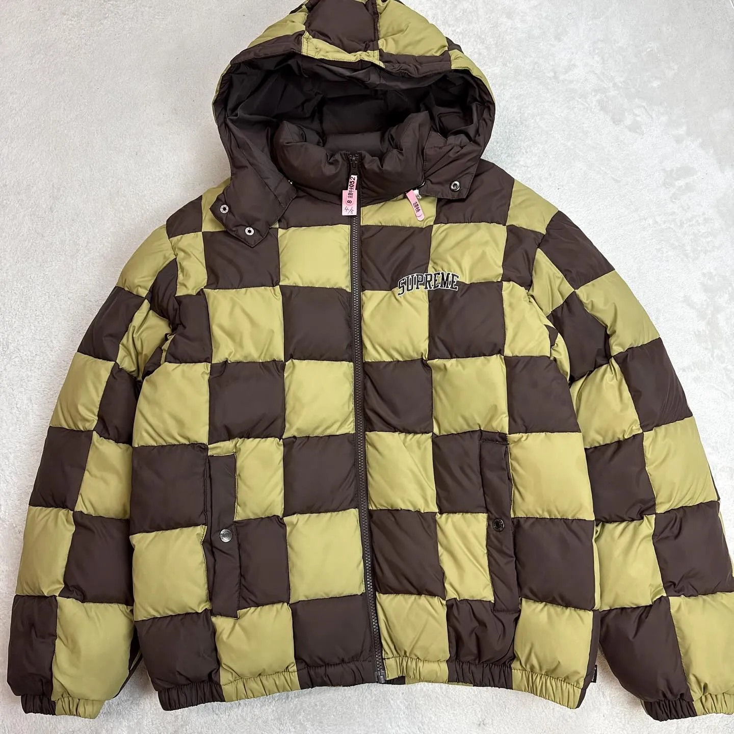 シュプリームのダウン、ニット帽