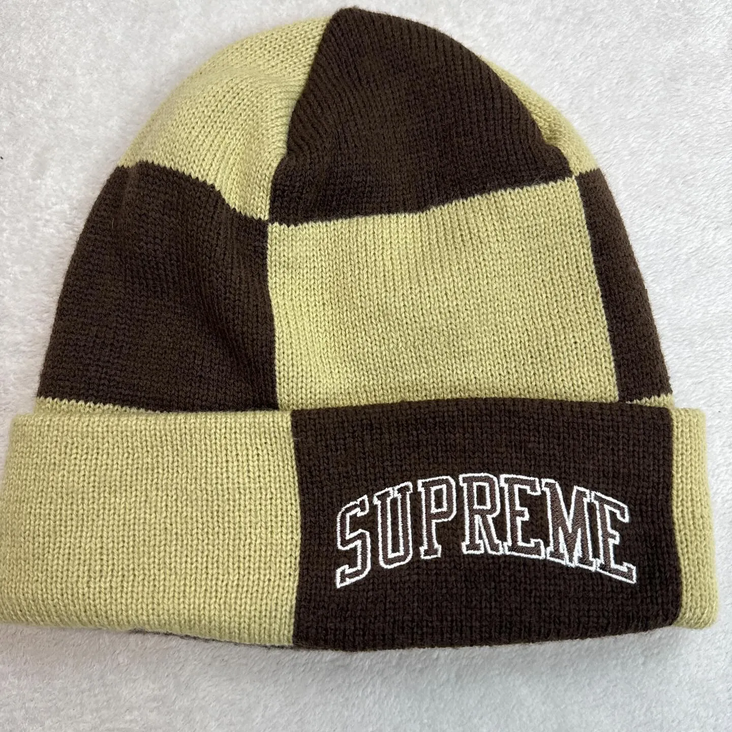 シュプリームのダウン、ニット帽