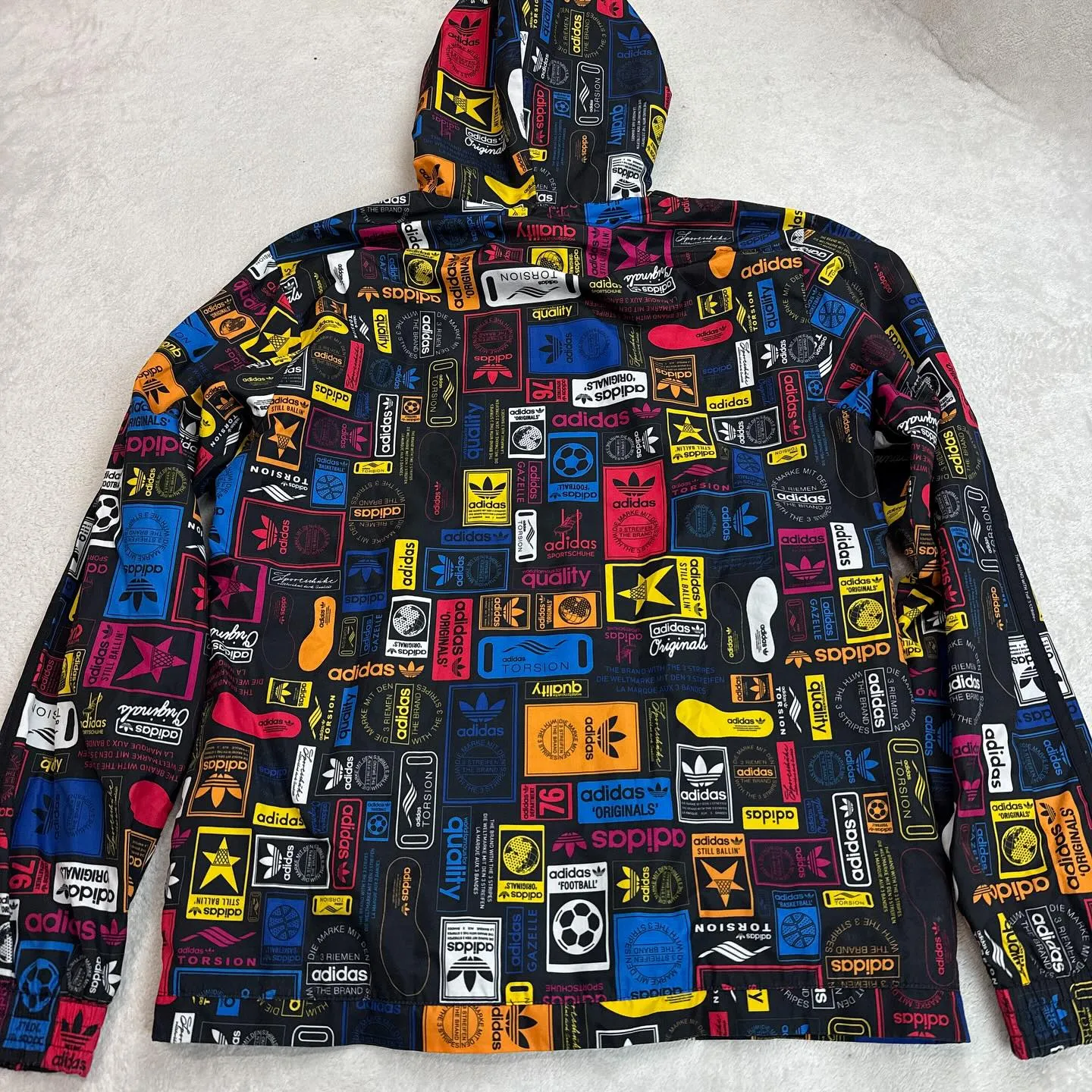 アディダスオリジナルス