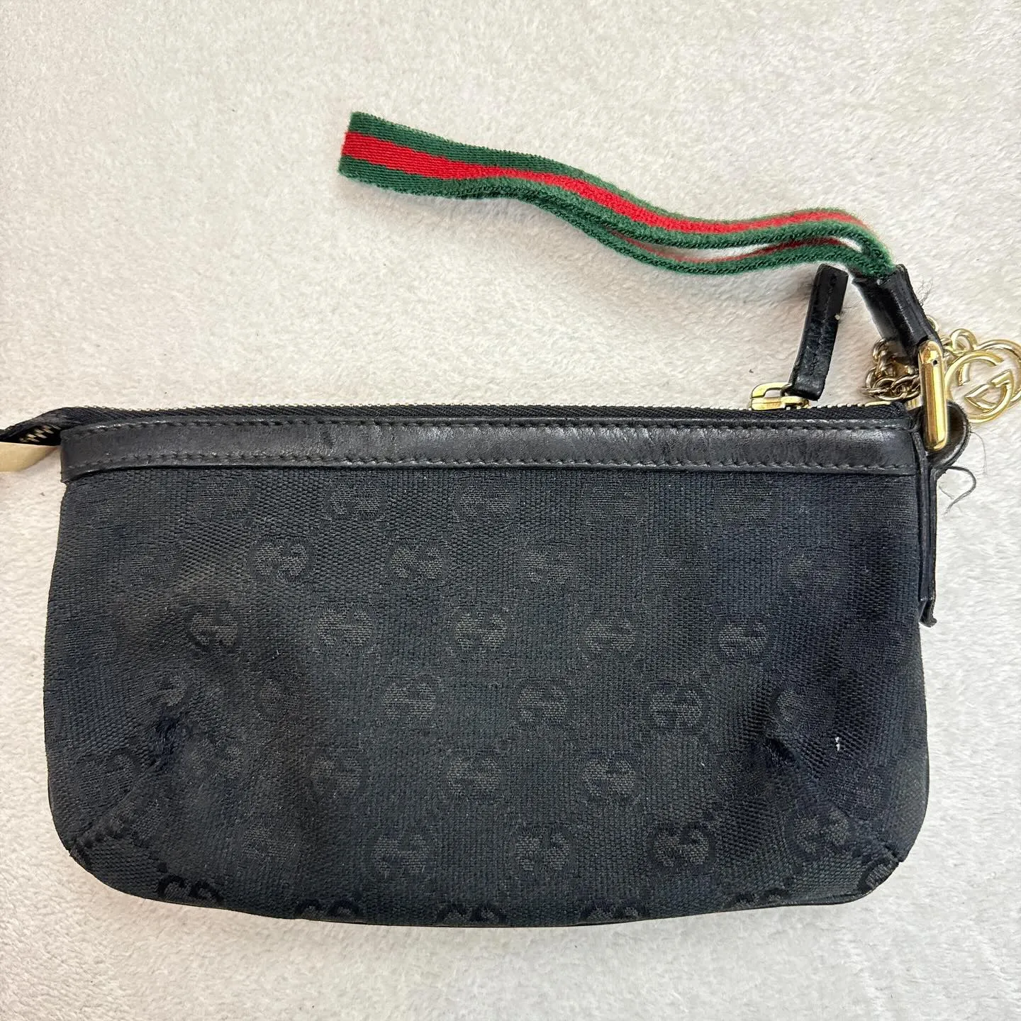 本日、GUCCIのポーチを