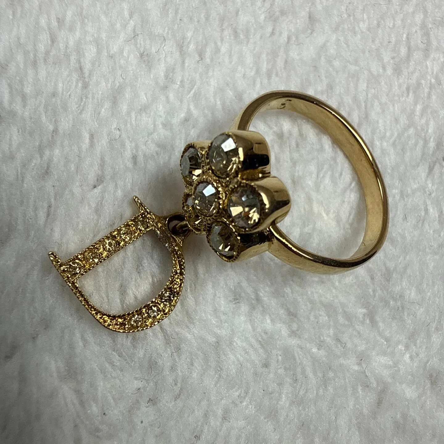 ルイヴィトン、ディオール、グッチなどの