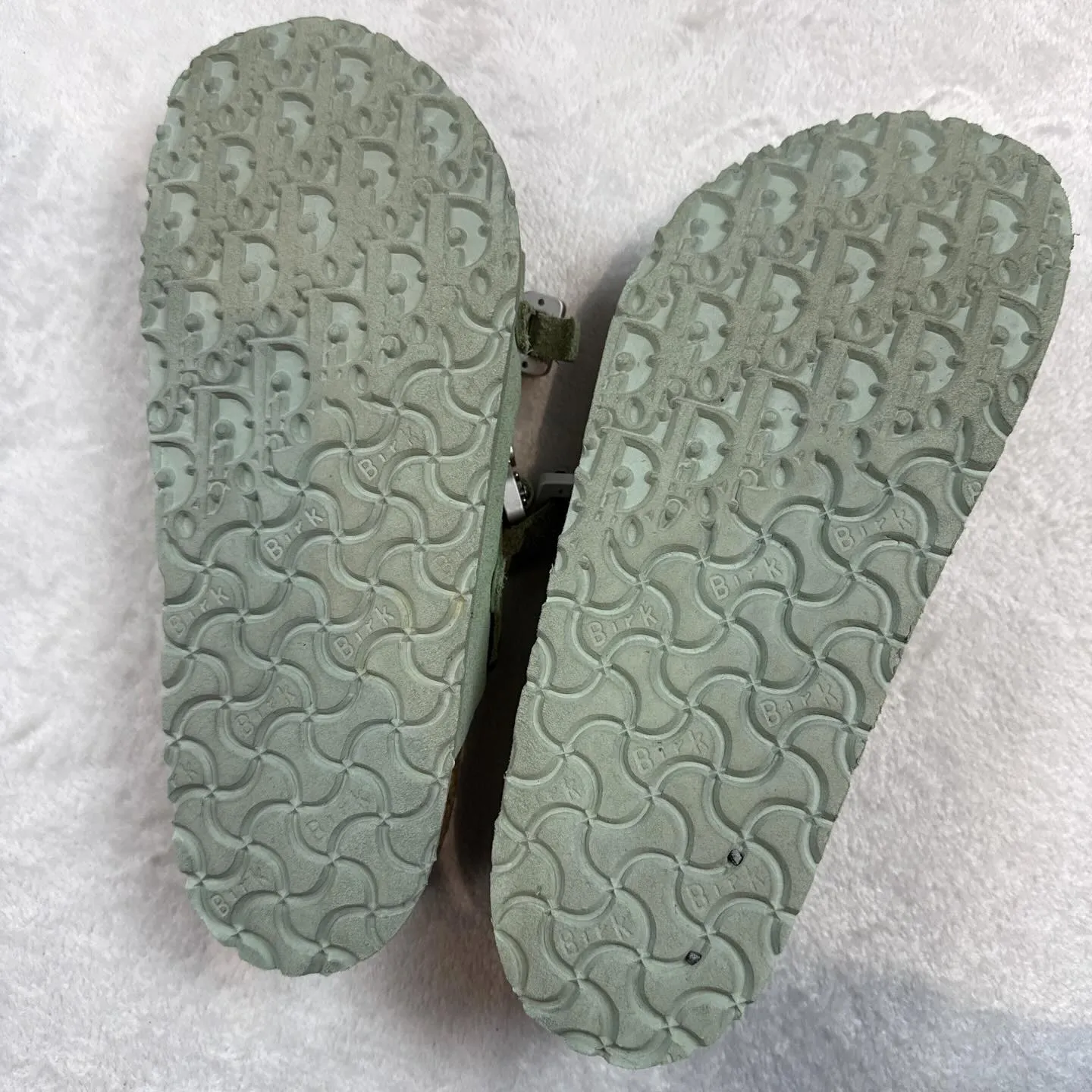 ディオールオムのサンダル入荷👍