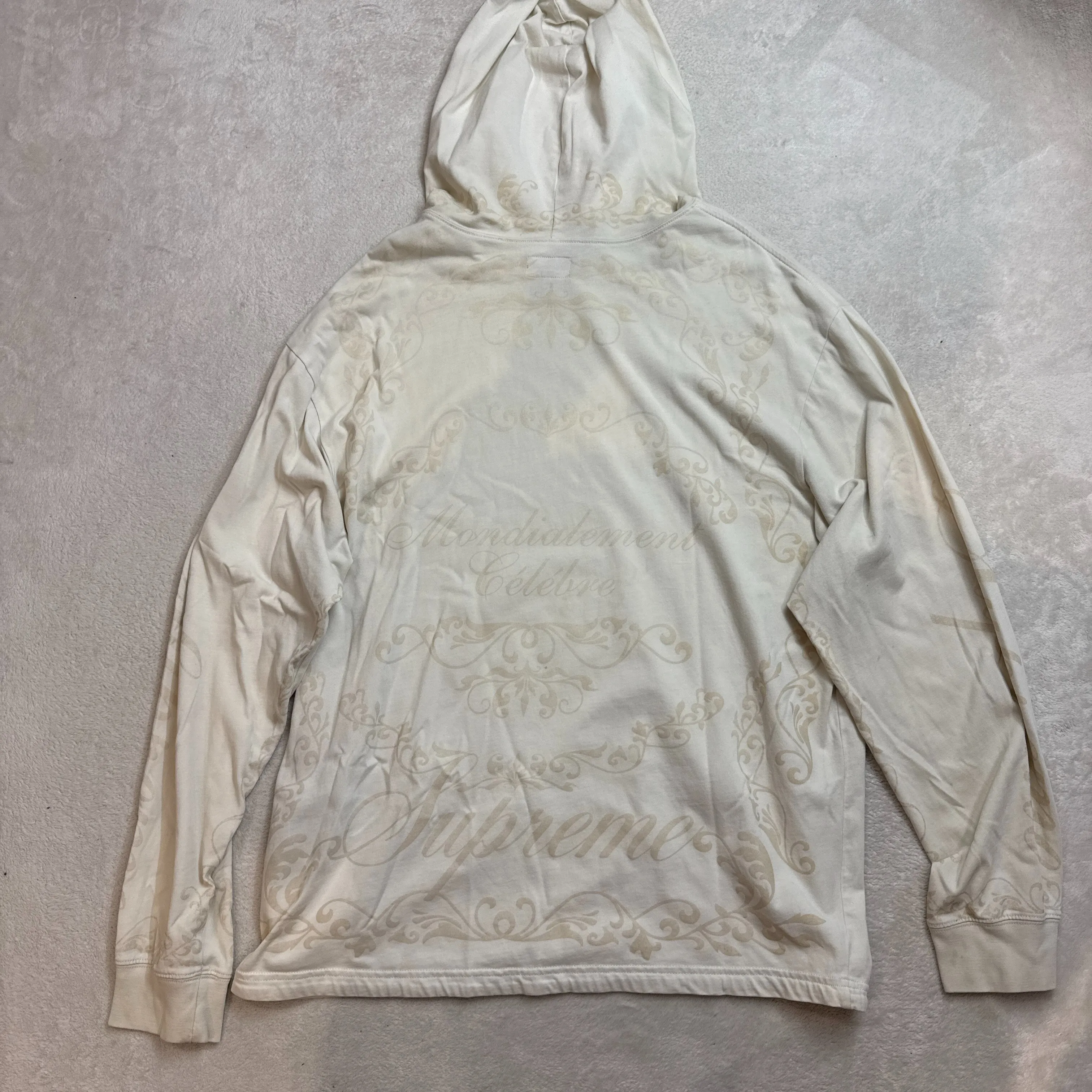 シュプリームのTシャツ、パンツ、バンダナ