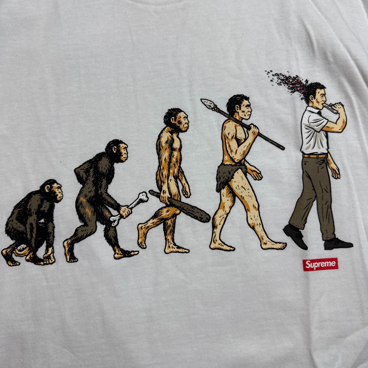 本日、シュプリームのTシャツ