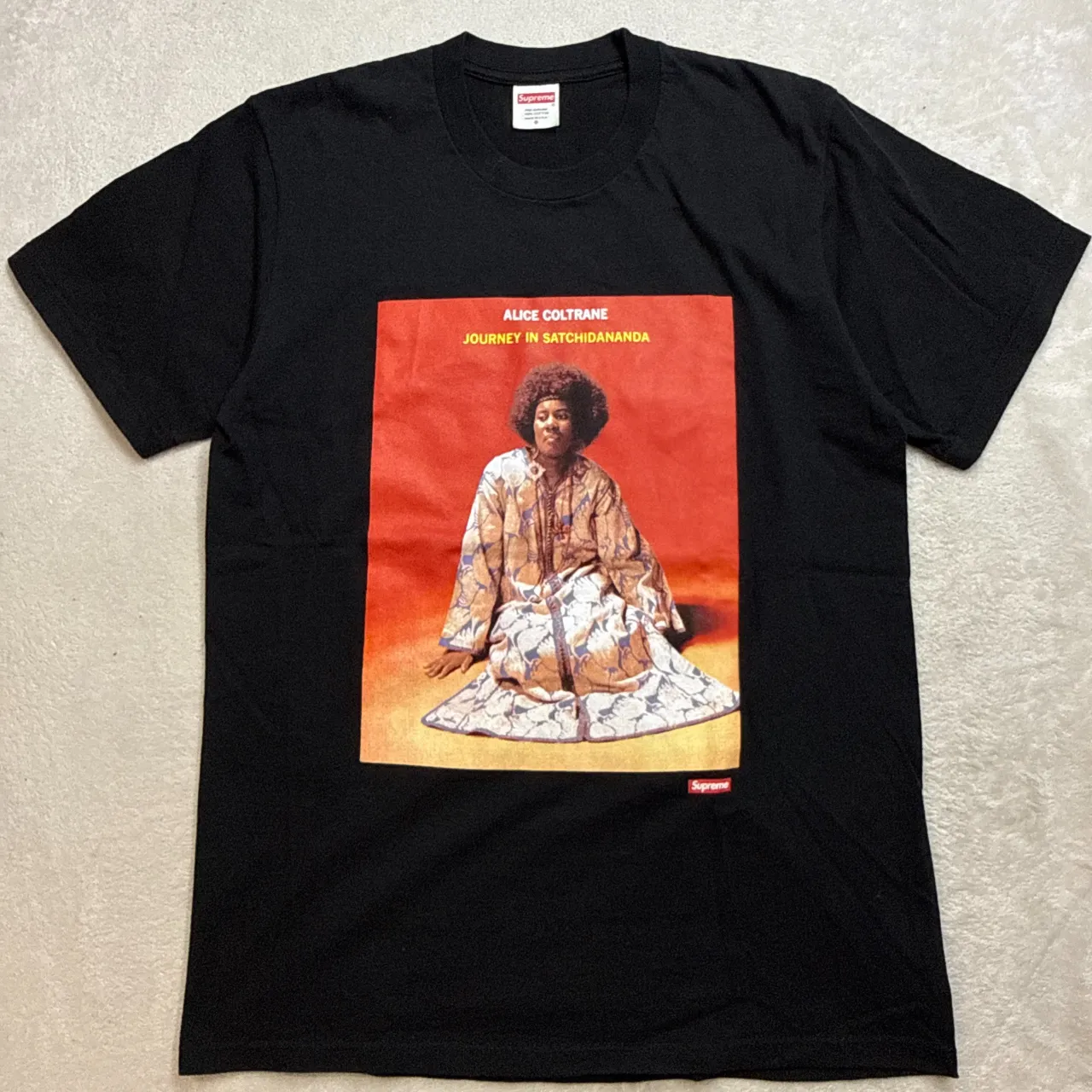 本日、シュプリームのTシャツ